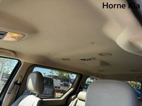 Used 2006 Ford Freestar SEL image 25