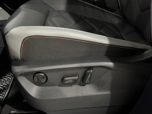 Used 2025 Volkswagen Atlas Peak Edition SE image 27