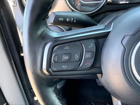 Used 2023 Jeep Gladiator Sport AWD/4WD image 12