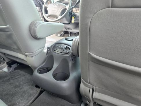 Used 2004 Toyota Sequoia Limited image 23