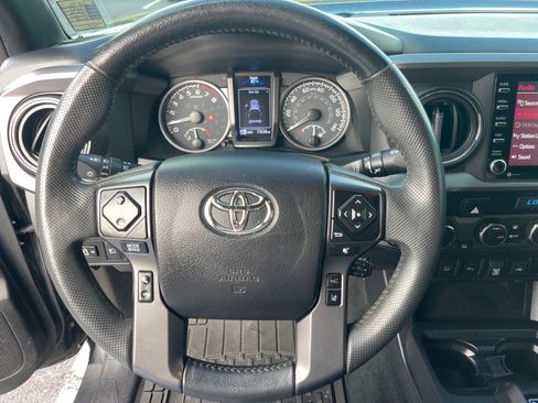 Used 2021 Toyota Tacoma TRD Off-Road w/ Technology Package AWD/4WD image 7