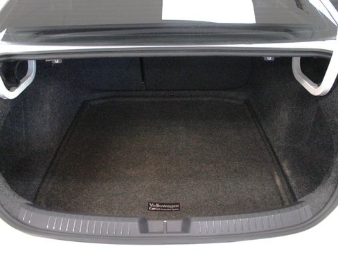 Used 2019 Volkswagen Jetta S w/ Driver Assistance Package image 10