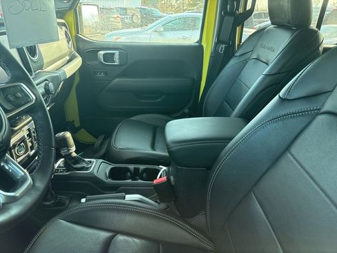 Used 2023 Jeep Wrangler Unlimited Sahara w/ Cold Weather Group image 13