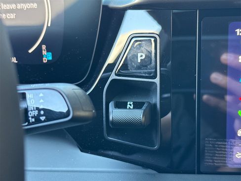 New 2025 Porsche Macan Electric image 23