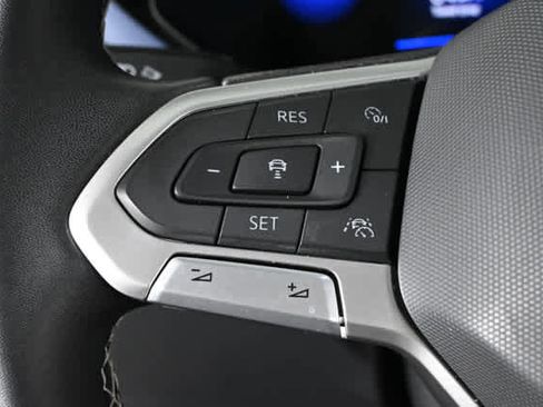 Used 2023 Volkswagen Taos SE w/ Panoramic Sunroof Package FWD image 19