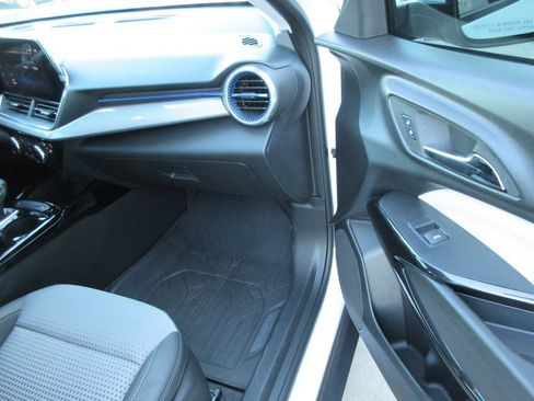 Certified 2024 Chevrolet Trax LT w/ Driver Confidence Package FWD image 19
