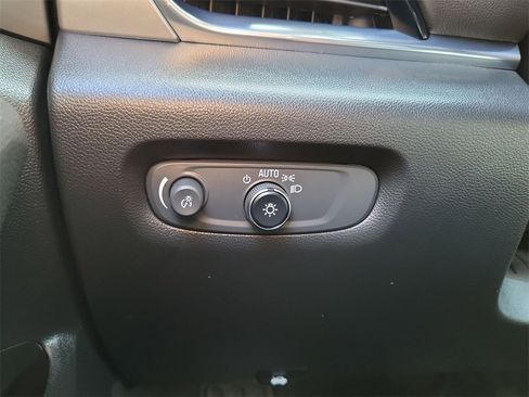 Certified 2023 Chevrolet Traverse LT image 17