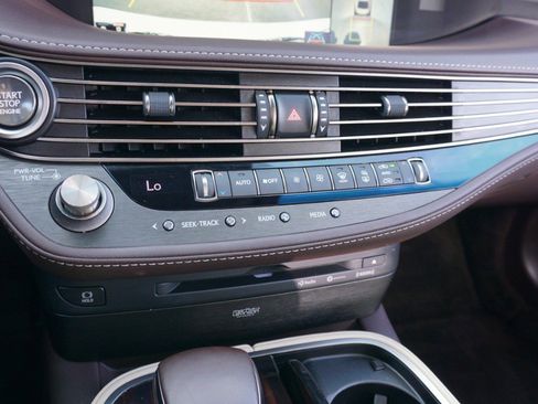 Used 2018 Lexus LS 500 AWD w/ Luxury Package image 17