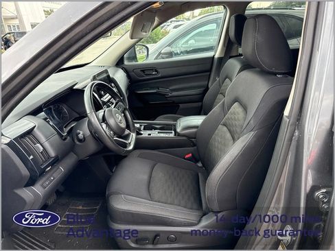 Used 2023 Nissan Pathfinder SV FWD image 3