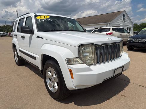 Used 2011 Jeep Liberty Sport w/ Popular Equipment Group AWD/4WD image 2
