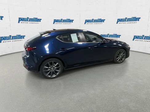 Used 2019 MAZDA MAZDA3 Hatchback w/ Preferred Package FWD image 11