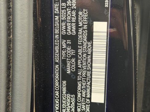 Certified 2025 Volvo XC40 B5 Plus AWD/4WD image 25