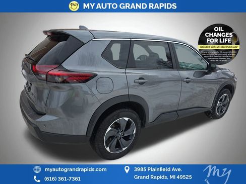 Used 2024 Nissan Rogue SV image 7