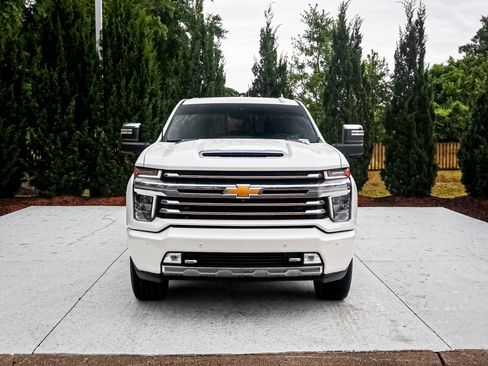 Used 2022 Chevrolet Silverado 2500 High Country w/ Safety Package II AWD/4WD image 3