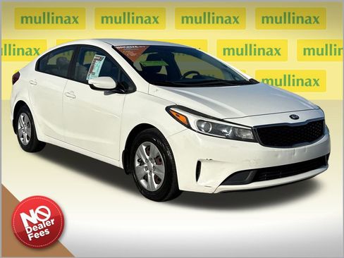 Used 2017 Kia Forte LX image 1