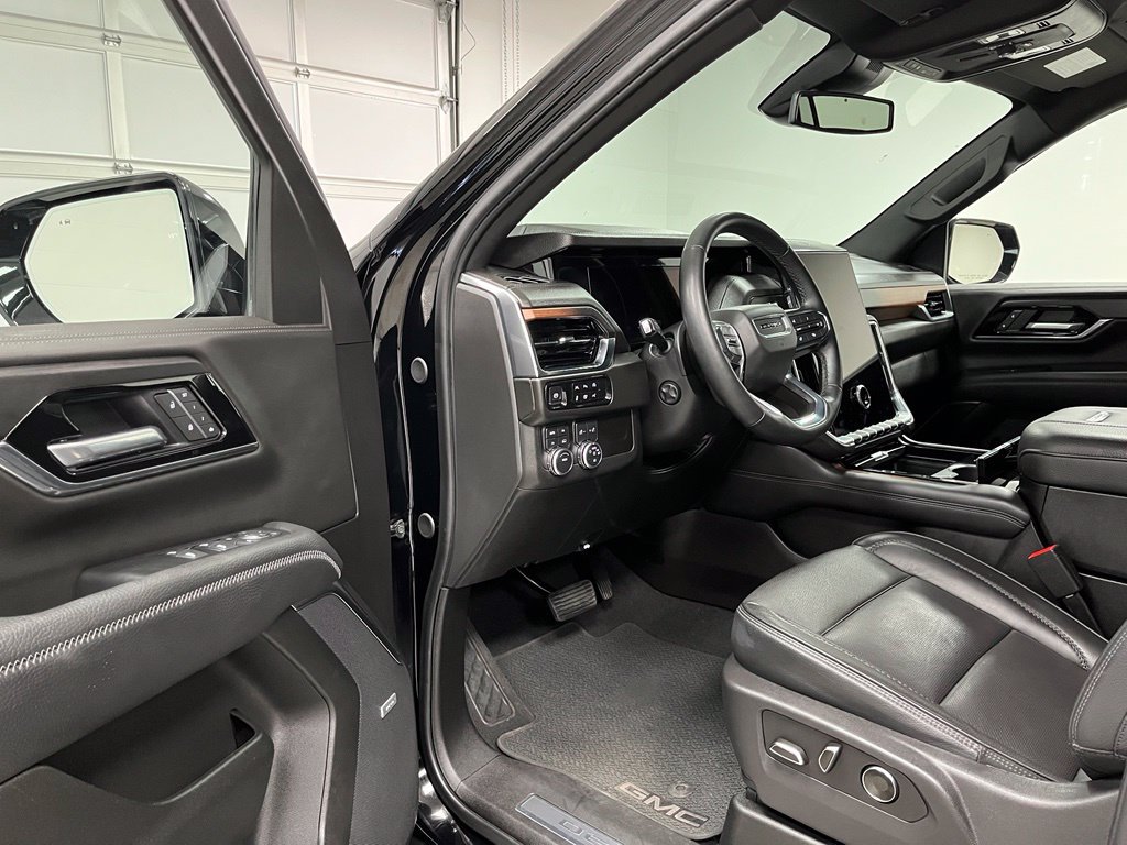 Used 2025 GMC Yukon XL Denali AWD/4WD image 17