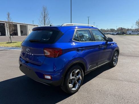 Used 2025 Hyundai Venue Limited image 10