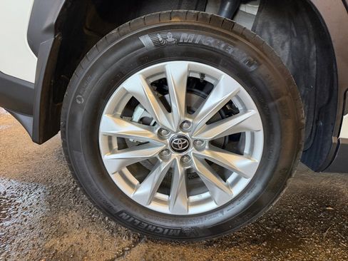 Used 2023 Toyota Corolla Cross LE image 27