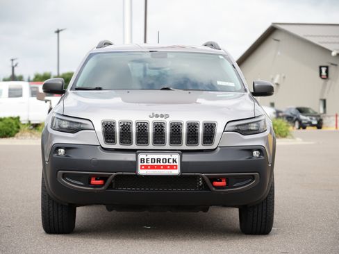 Used 2019 Jeep Cherokee Trailhawk w/ Cold Weather Group AWD/4WD image 8