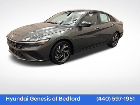 New 2025 Hyundai Elantra SEL image 1