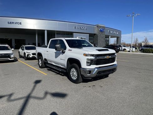 Used 2025 Chevrolet Silverado 2500 LT AWD/4WD image 11