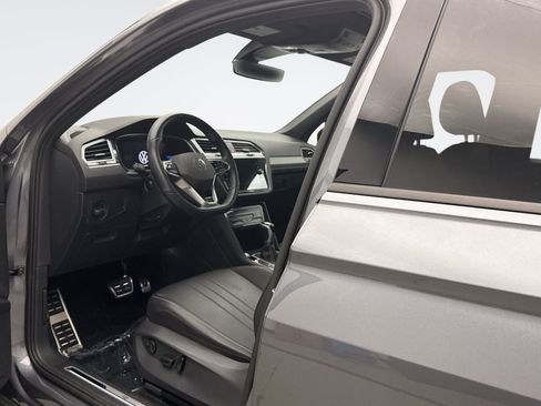 Used 2024 Volkswagen Tiguan SE R-Line AWD/4WD image 10