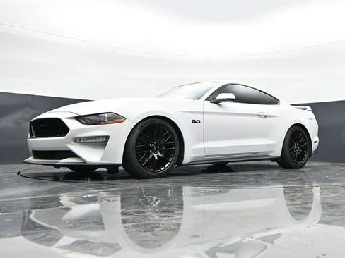 Used 2018 Ford Mustang GT Premium w/ Equipment Group 401A RWD image 28