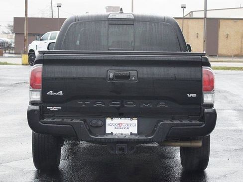 Used 2022 Toyota Tacoma Limited image 3