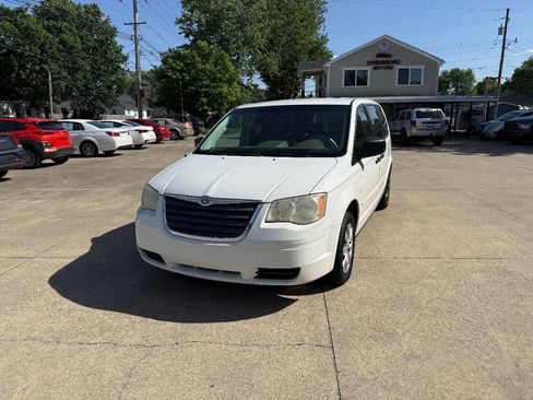 Used 2008 Chrysler Town & Country LX FWD image 1