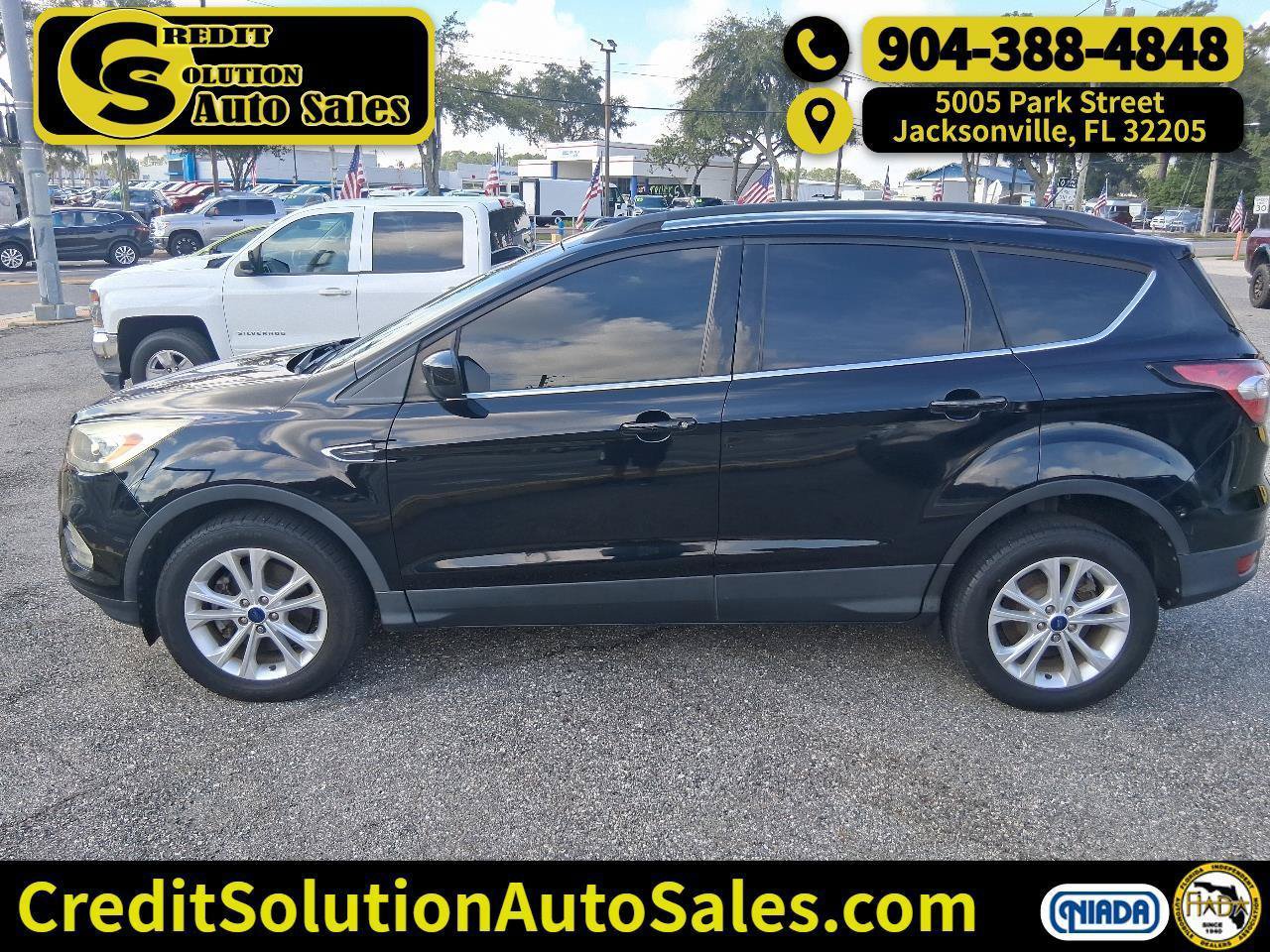 Used 2017 Ford Escape SE w/ Equipment Group 201A AWD/4WD image 1