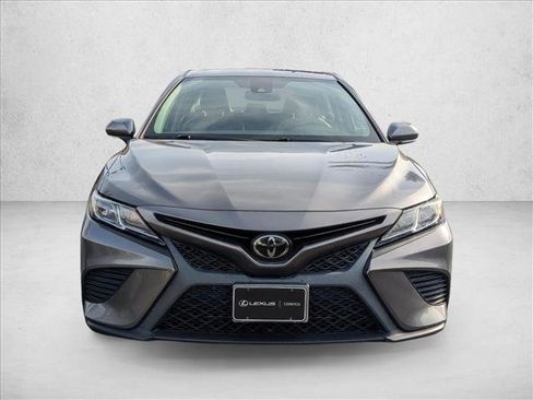 Used 2019 Toyota Camry SE image 2