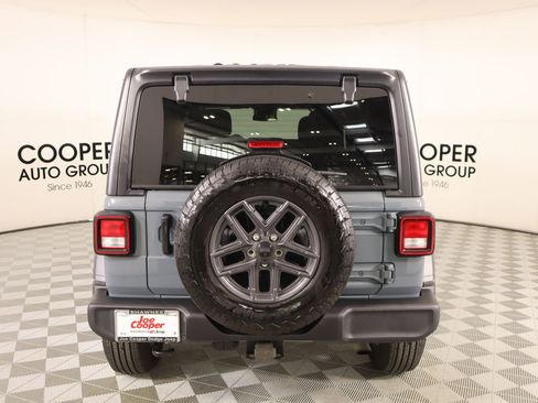 Used 2025 Jeep Wrangler Sport S image 21
