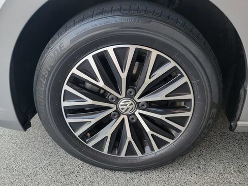 Used 2020 Volkswagen Jetta SE w/ SE Cold Weather Package FWD image 6