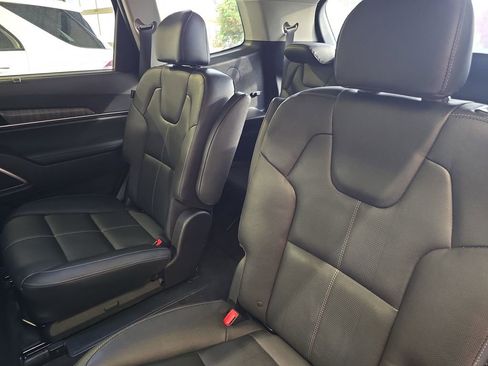 Used 2024 Kia Telluride EX w/ EX Captain's Chair Package image 15