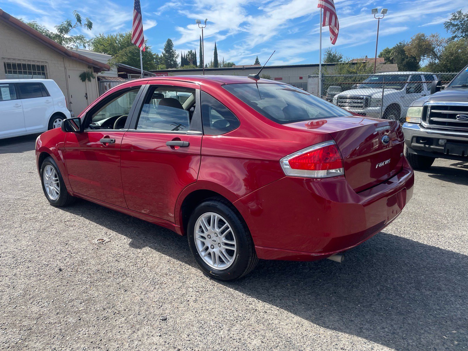 Used 2010 Ford Focus SE FWD image 3