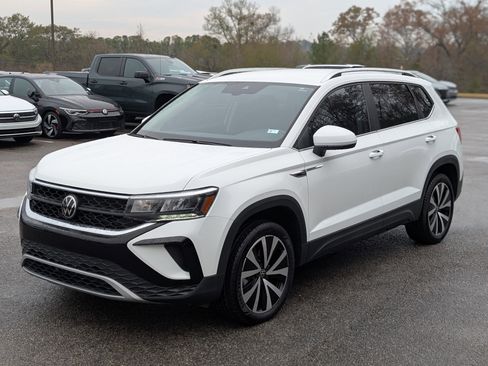 Used 2024 Volkswagen Taos SE image 5