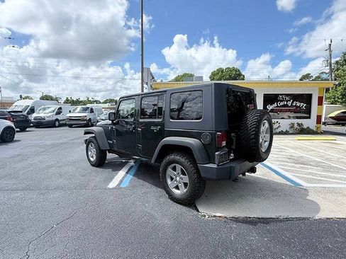 Used 2010 Jeep Wrangler Unlimited Rubicon AWD/4WD image 6