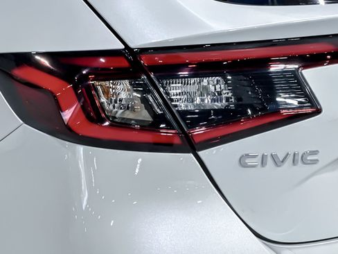 Used 2024 Honda Civic EX-L image 13