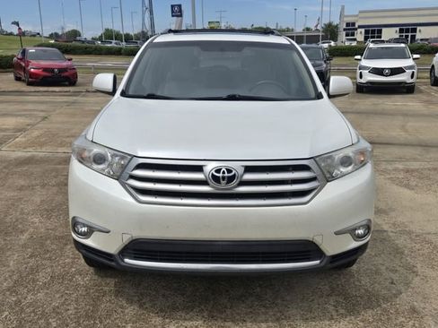 Used 2012 Toyota Highlander SE w/ Tow Pkg image 3