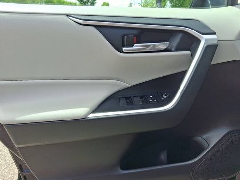 Used 2021 Toyota RAV4 XLE w/ Convenience Package AWD/4WD image 11