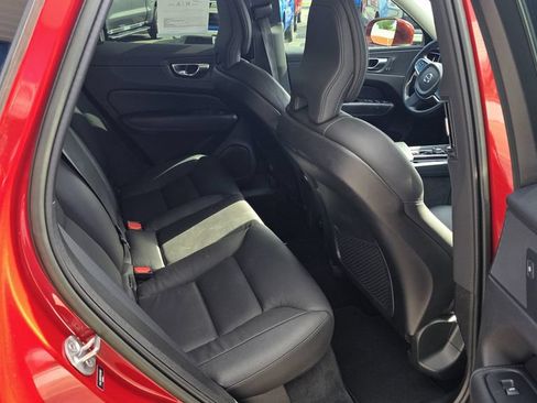 Used 2023 Volvo XC60 B5 Plus FWD image 7