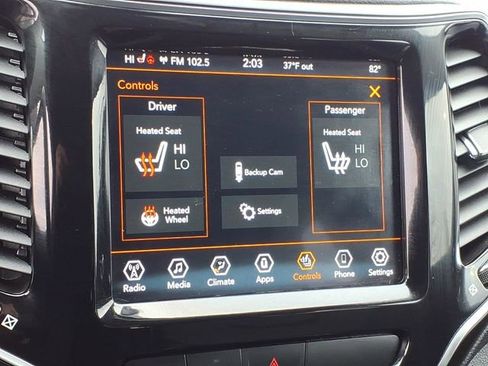 Used 2020 Jeep Cherokee Limited image 19