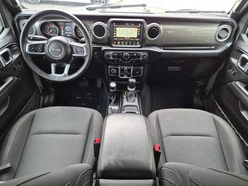 Used 2023 Jeep Gladiator Overland image 11