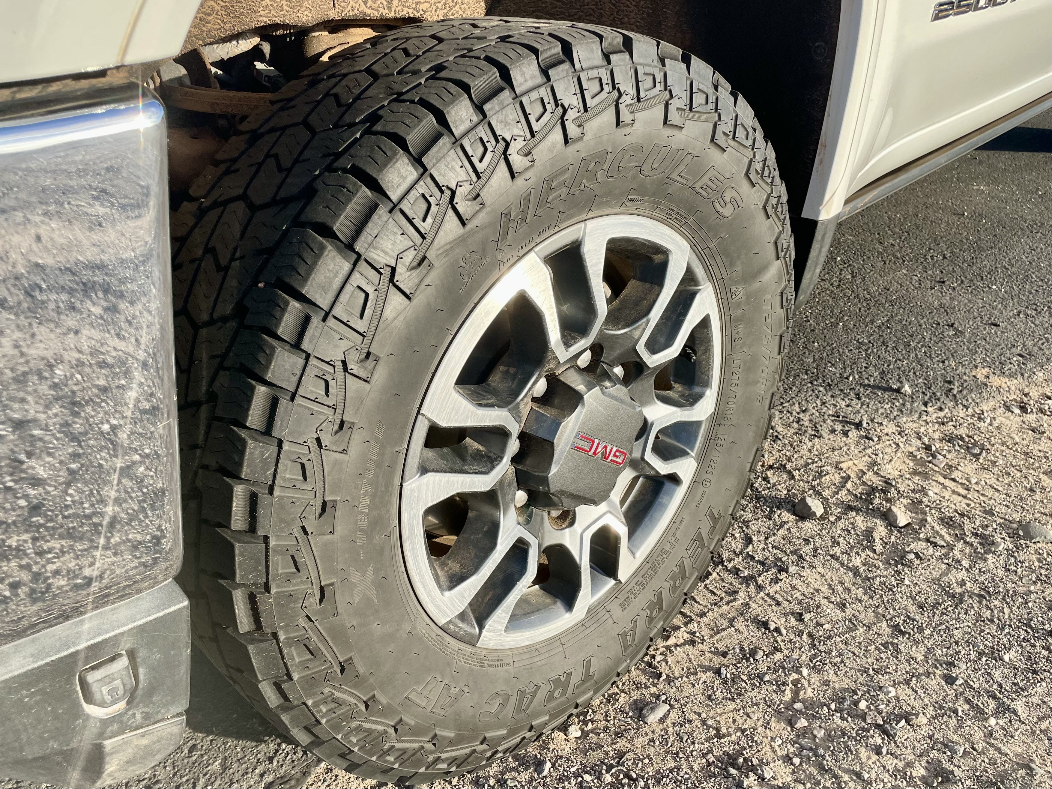 Used 2022 GMC Sierra 2500 SLT w/ SLT Preferred Package AWD/4WD image 9