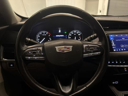 Used 2021 Cadillac XT4 Luxury FWD image 15