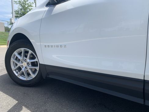 Used 2024 Chevrolet Equinox LT FWD image 17