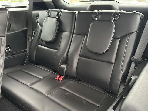 Used 2024 Ford Explorer XLT w/ Equipment Group 202A image 20