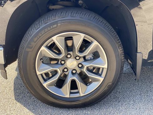 Used 2021 Chevrolet Silverado 1500 LT AWD/4WD image 12