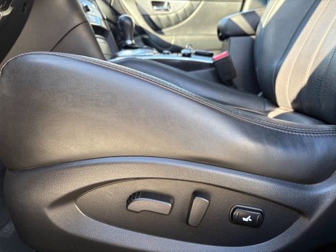 Used 2017 INFINITI QX70 AWD w/ Premium Package image 14