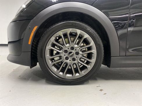 Certified 2025 MINI Cooper 2-Door Hardtop image 23